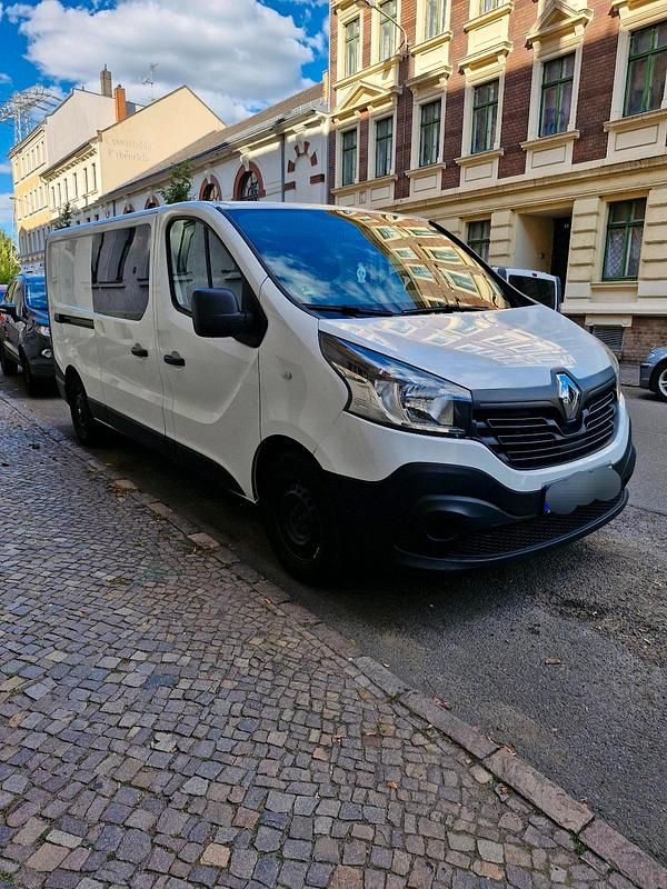 Second-hand Renault Trafic 116 CP (85 kW) 2015 Alb Monovolum