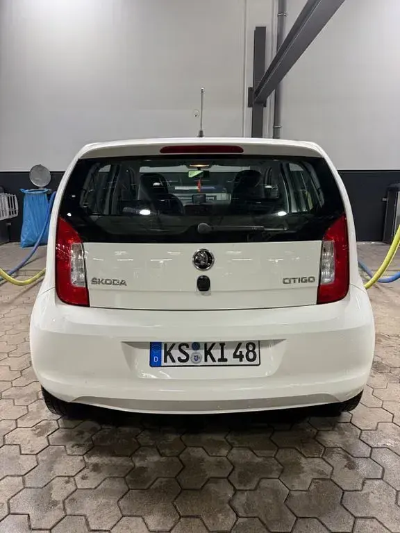 Gebraucht Skoda Citigo Active 60 PS (44 kW) 2015 Weiß Kleinwagen