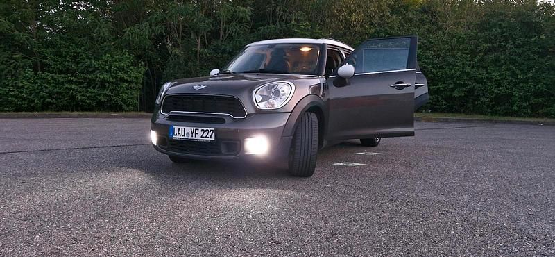 Grau Gebraucht 2011 Mini Cooper S Countryman SUV | 6.799 € (Guter Preis) - Bild 1/4