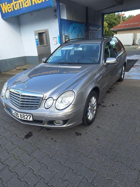 Silber Gebraucht 2009 Mercedes E280 Elegance Limousine | 4.250 € - Bild 1/4