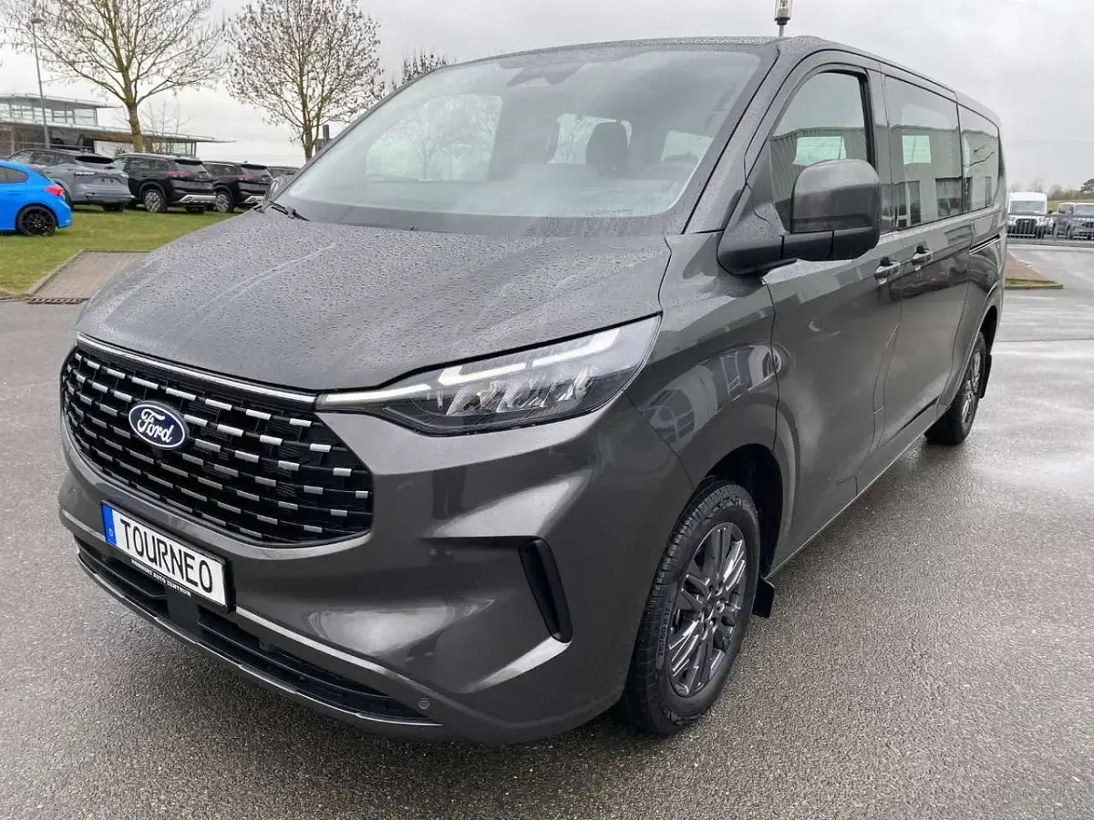 Neu Ford Tourneo 170 PS (125 kW) 2026 Magneticgrau (metallic) Van / Kleinbus