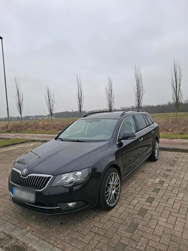 Gebraucht Skoda Superb 170 PS (125 kW) 2014 Schwarz Kombi