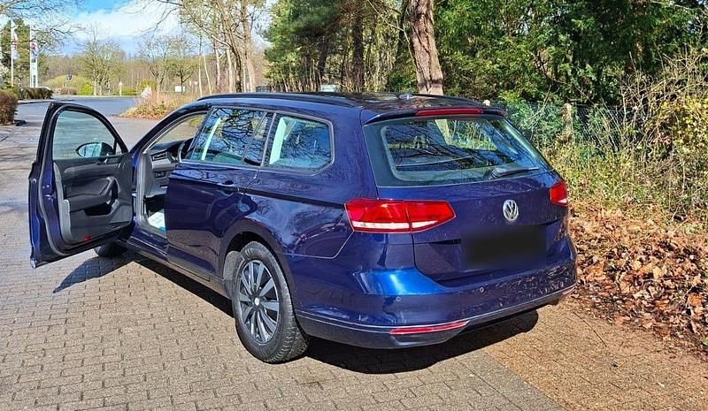 Gebraucht VW Passat Trendline 120 PS (88 kW) 2018 Blau Kombi