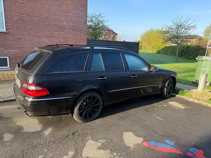 Schwarz Gebraucht 2008 Mercedes E350 Kombi | 4.000 € (Fairer Preis) - Bild 1/4