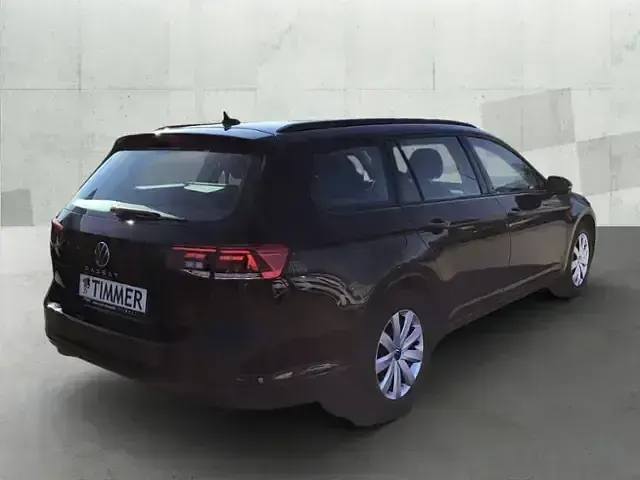 Gebraucht VW Passat Basis 150 PS (110 kW) 2022 Schwarz Limousine
