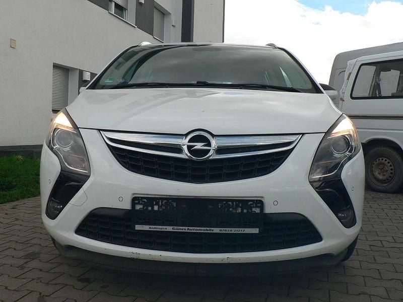 Weiß Gebraucht 2015 Opel Zafira Tourer Edition Van / Kleinbus | 4.500 € (Fairer Preis) - Bild 1/4