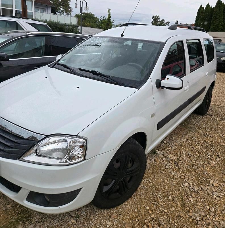 Weiß Gebraucht 2012 Dacia Logan MCV Kombi | 2.990 € (Fairer Preis) - Bild 1/4