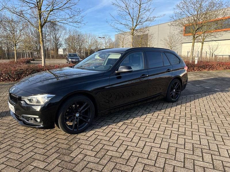 Gebraucht BMW 318 Efficient Dynamics 136 PS (100 kW) 2019 Schwarz Kombi