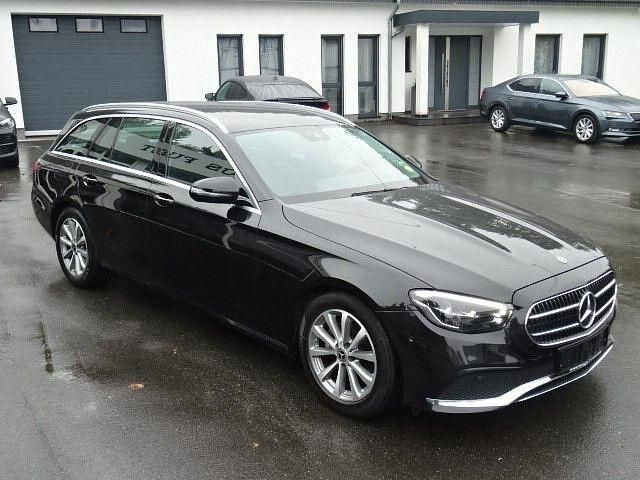 Schwarz Gebraucht 2021 Mercedes E200 Kombi | 30.990 € (Fairer Preis) - Bild 1/4