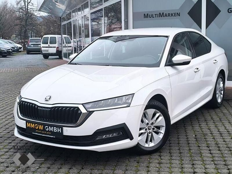 Weiß Gebraucht 2023 Skoda Octavia Ambition Limousine | 21.990 € (Guter Preis) - Bild 1/4