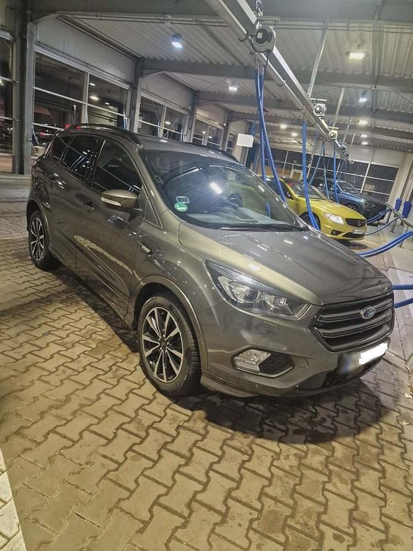 Gebraucht Ford Kuga ST-Line 150 PS (110 kW) 2018 Grau SUV