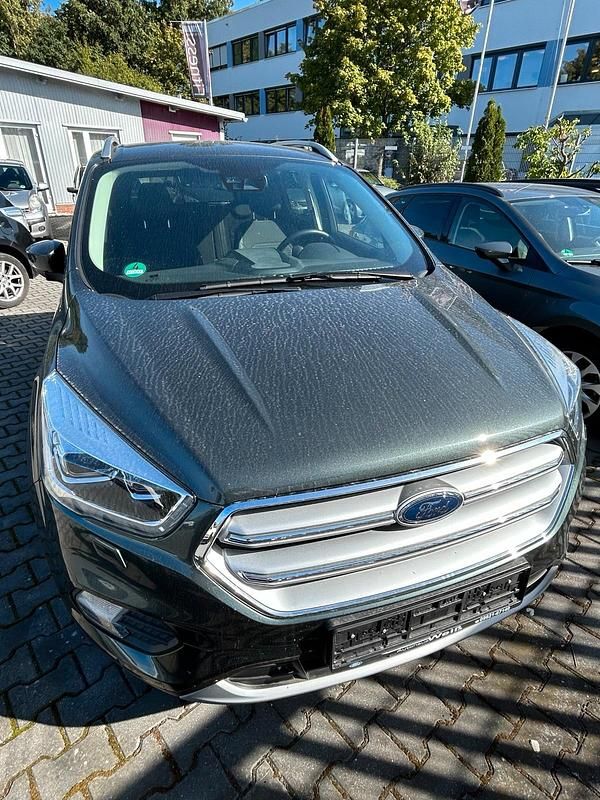 Gebraucht Ford Kuga Titanium 150 PS (110 kW) 2018 Grün SUV