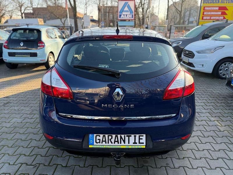 Gebraucht Renault Mégane Authentique 101 PS (74 kW) 2013 Blau Limousine