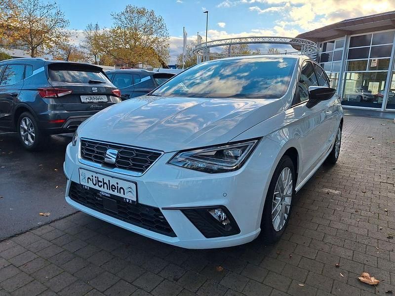 Weiß Gebraucht 2025 Seat Ibiza FR Limousine | 21.990 € (Fairer Preis) - Bild 1/4
