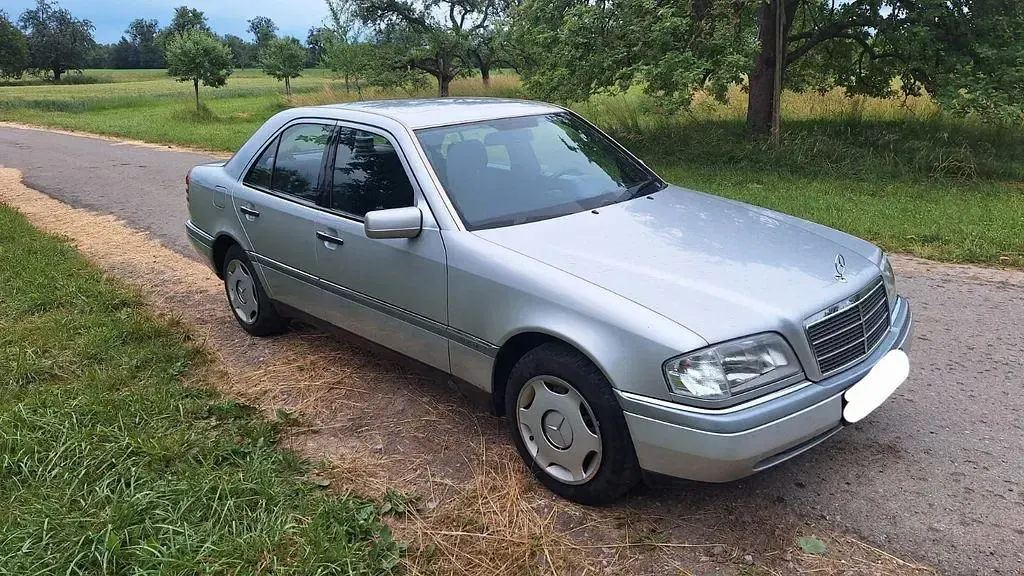 Gebraucht Mercedes C180 Elegance 122 PS (89 kW) 1993 Silber Limousine