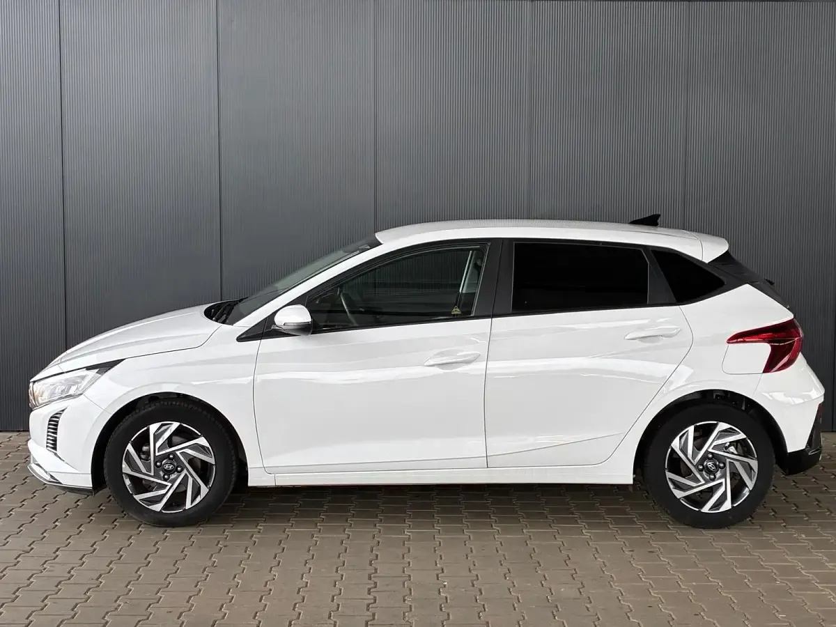 Gebraucht Hyundai i20 Comfort 101 PS (74 kW) 2025 Atlas white Kleinwagen