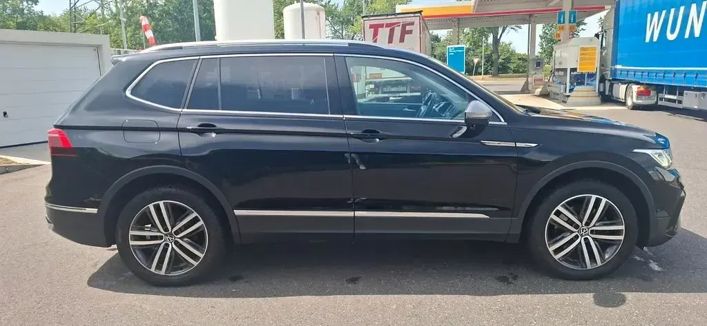 Gebraucht VW Tiguan Allspace Elegance 200 PS (147 kW) 2021 Schwarz SUV