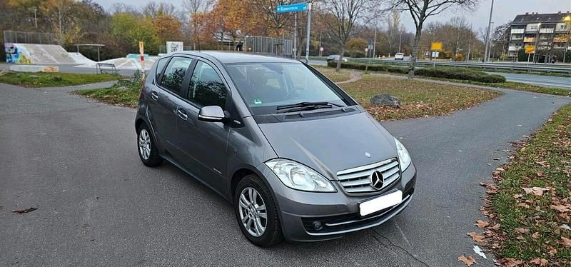 Grau Gebraucht 2010 Mercedes A160 Elegance Kleinwagen | 3.999 € (Guter Preis) - Bild 1/4