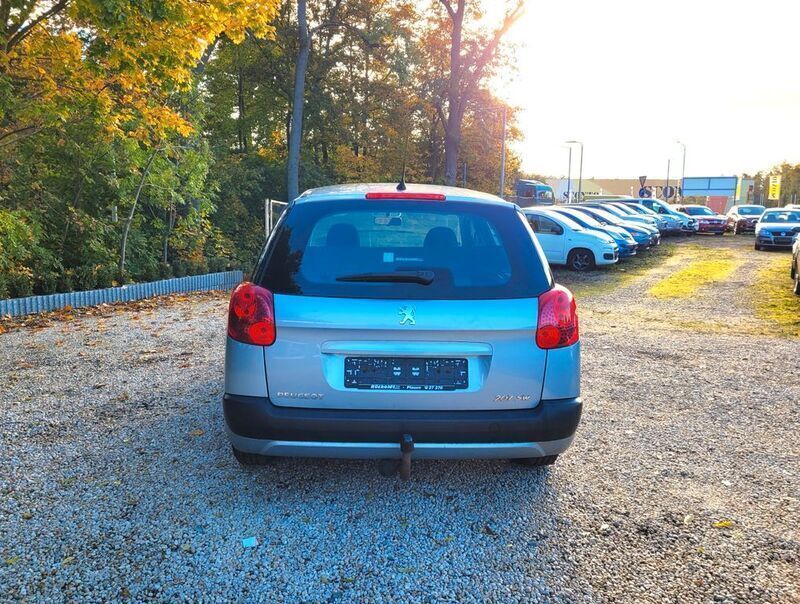 Gebraucht Peugeot 207 Tendance 95 PS (69 kW) 2010 Lackierung inariblau/metallic Kombi