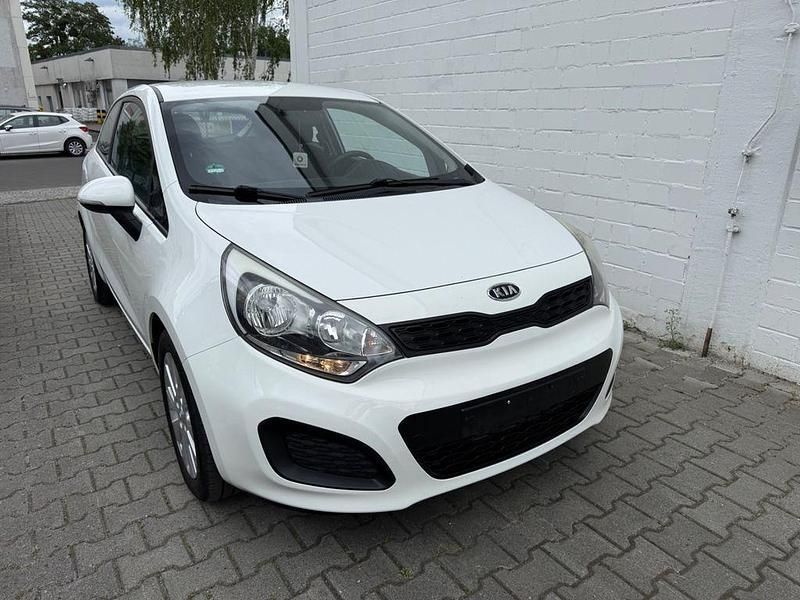 Gebraucht Kia Rio Edition 7 86 PS (63 kW) 2012 Weiß Kleinwagen