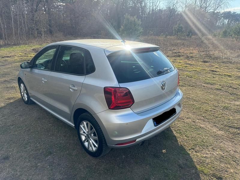 Gebraucht VW Polo LOUNGE 90 PS (66 kW) 2015 Silber Kleinwagen