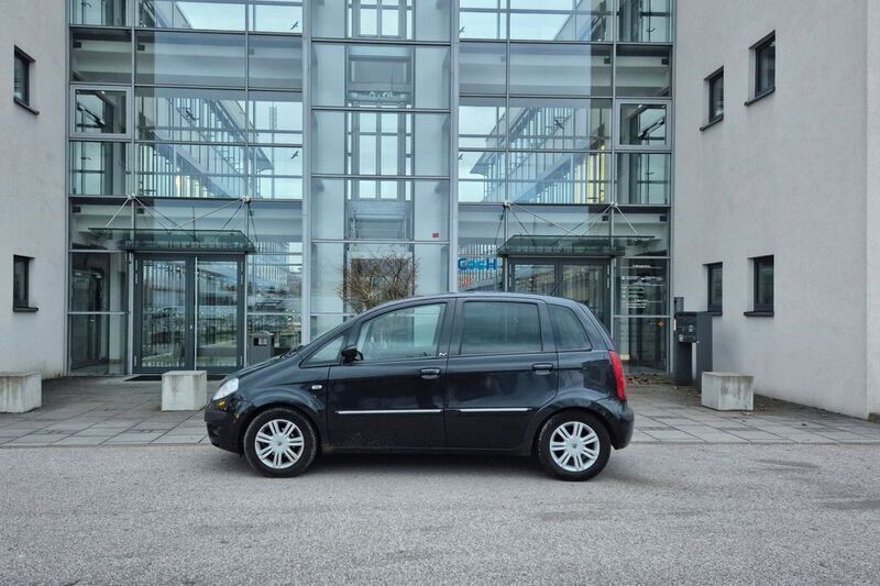Schwarz Gebraucht 2005 Lancia Musa Van / Kleinbus | 2.300 € (Etwas zu teuer) - Bild 1/4