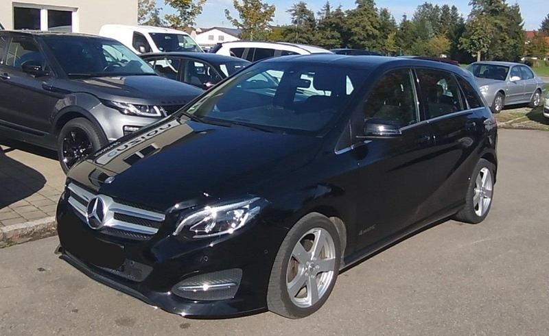 Gebraucht Mercedes B200 136 PS (100 kW) 2016 Schwarz Van / Kleinbus