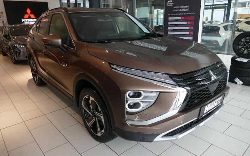 Gebraucht Mitsubishi Eclipse Cross Plus 188 PS (138 kW) 2024 Braun metallic SUV
