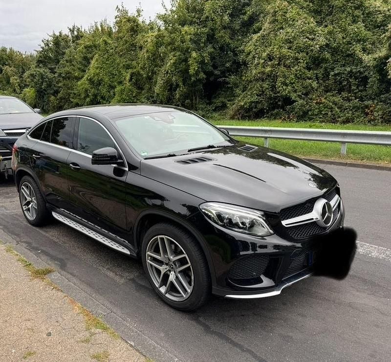 Schwarz Gebraucht 2019 Mercedes GLE350 AMG line SUV | 47.399 € (Etwas zu teuer) - Bild 1/2