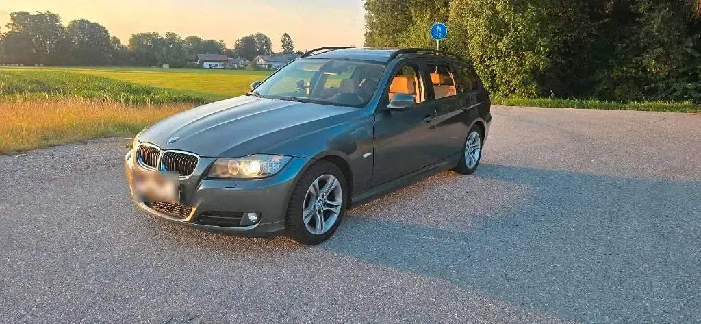 Gebraucht BMW 320 230 PS (169 kW) 2010 Grau Kombi