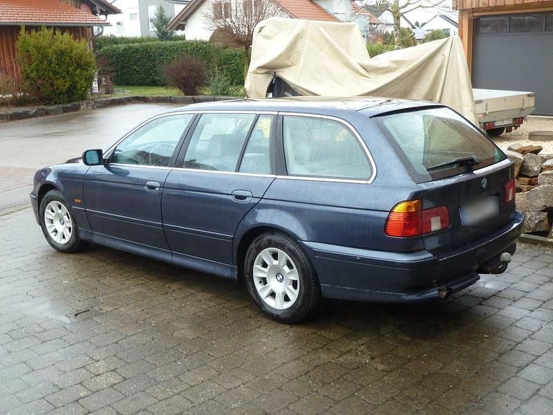 Gebraucht BMW 525 192 PS (141 kW) 2002 Blau Kombi
