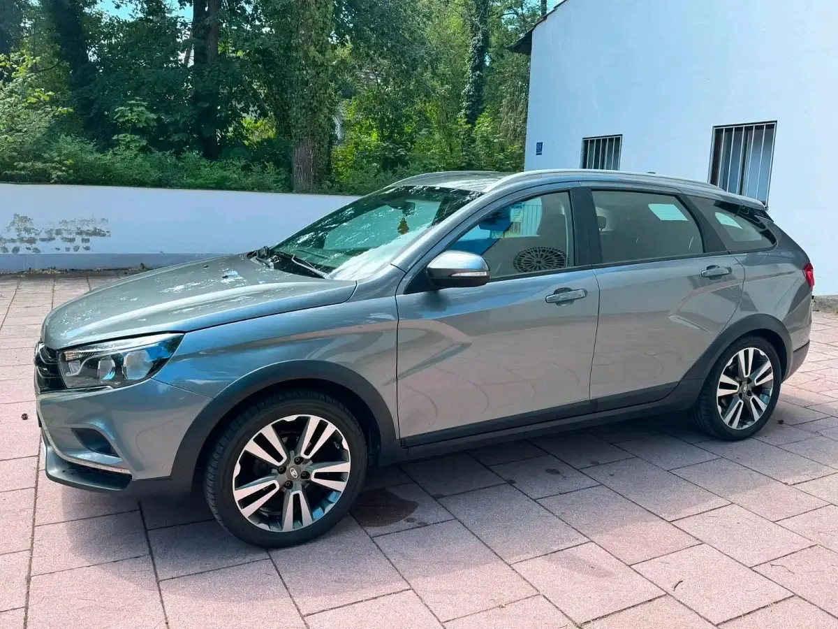 Gebraucht Lada Vesta 102 PS (75 kW) 2020 Kombi