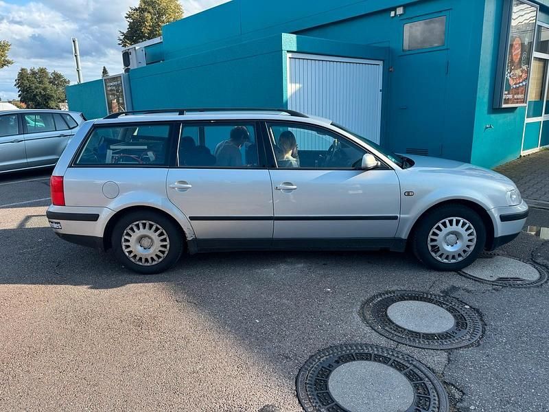 Silber Gebraucht 1998 VW Passat Kombi | 800 € (Guter Preis) - Bild 1/4