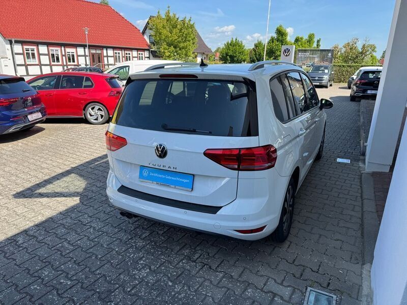 Gebraucht VW Touran Active 150 PS (110 kW) 2021 Weiß Van / Kleinbus
