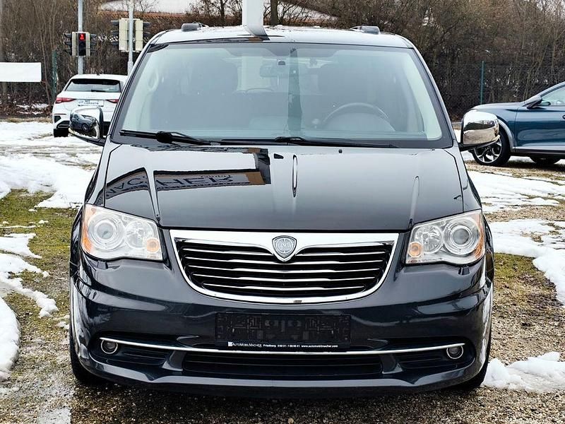 Gebraucht Lancia Voyager Platinum 163 PS (119 kW) 2013 Grau Van / Kleinbus
