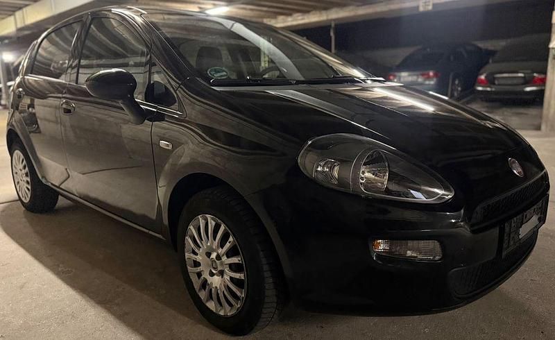 Gebraucht Fiat Punto Active 77 PS (56 kW) 2012 Schwarz Kleinwagen
