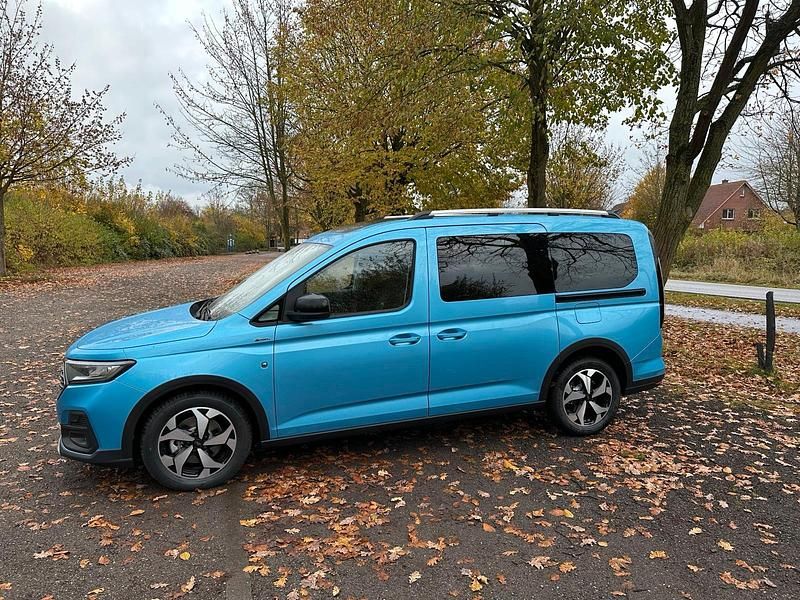 Blau Gebraucht 2024 VW Caddy Active Van / Kleinbus | 32.000 € (Guter Preis) - Bild 1/4