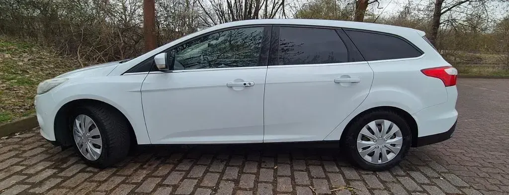Gebraucht Ford Focus Titanium 140 PS (102 kW) 2011 Weiß Limousine