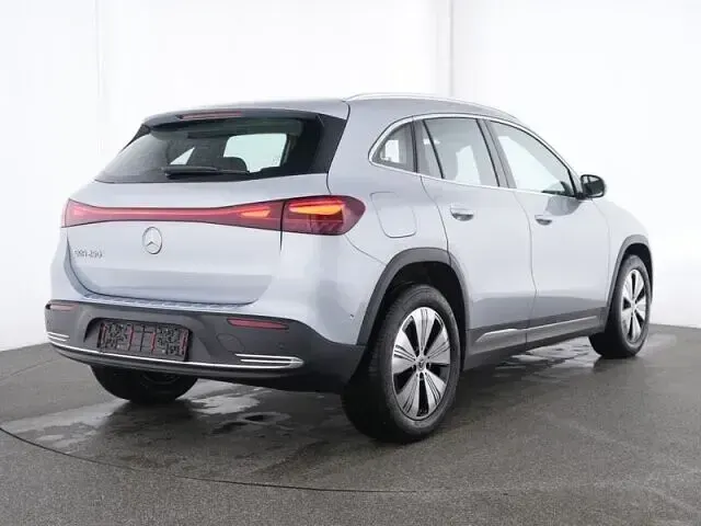 Gebraucht Mercedes EQA250 Advanced 139 kW (190 PS) 2025 Lack hightechsilber SUV