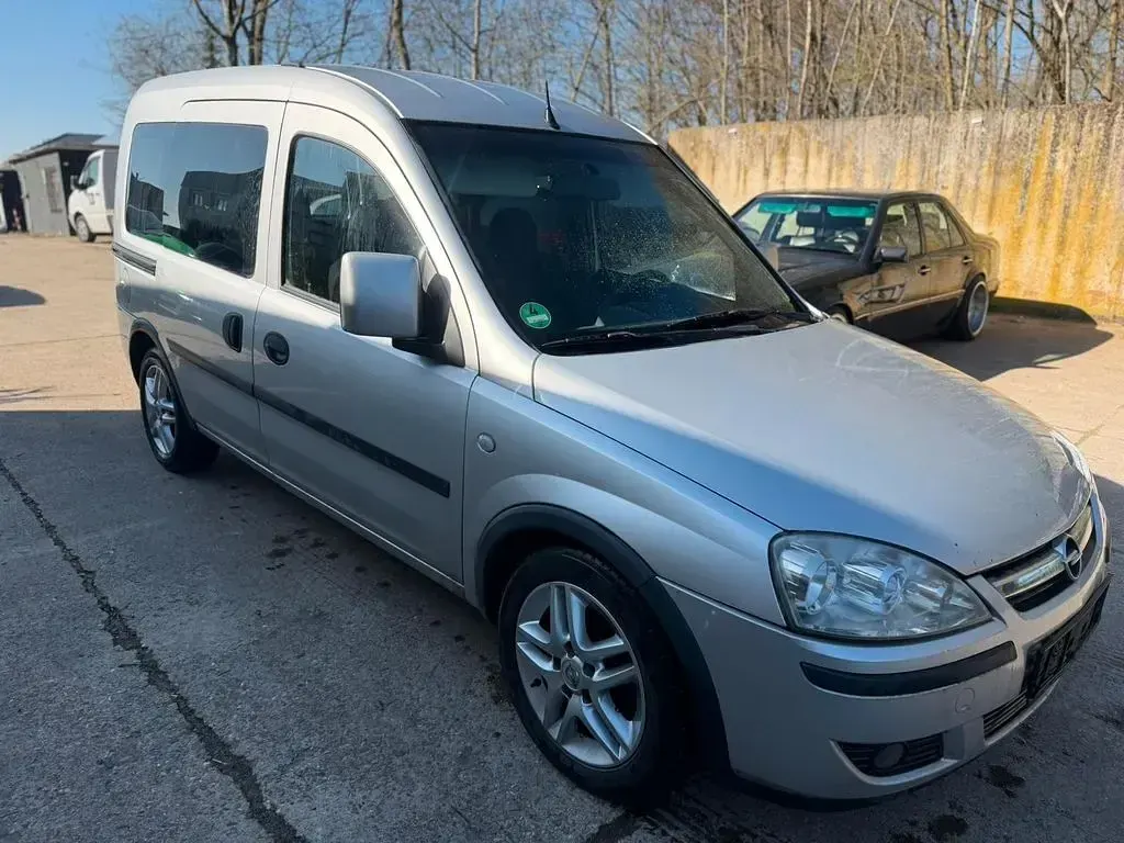 Gebraucht Opel Combo 101 PS (74 kW) 2010 Silber Van / Kleinbus