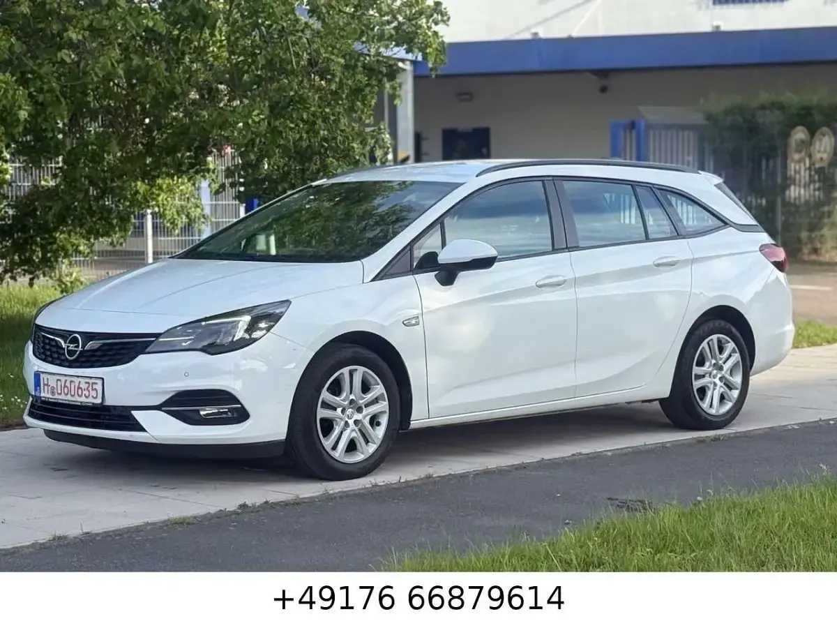Usado Opel Astra Edition 105 CV (77 kW) 2020 Blanco Familiar