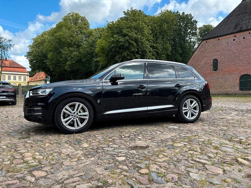 Schwarz Gebraucht 2016 Audi Q7 Ambiente SUV | 34.999 € (Guter Preis) - Bild 1/4