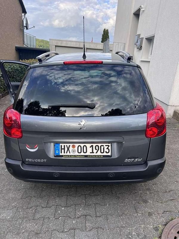Gebraucht Peugeot 207 Premium 95 PS (69 kW) 2011 Grau Kombi