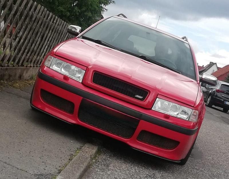 Rot Gebraucht 2003 Skoda Octavia RS Kombi | 1.450 € - Bild 1/4