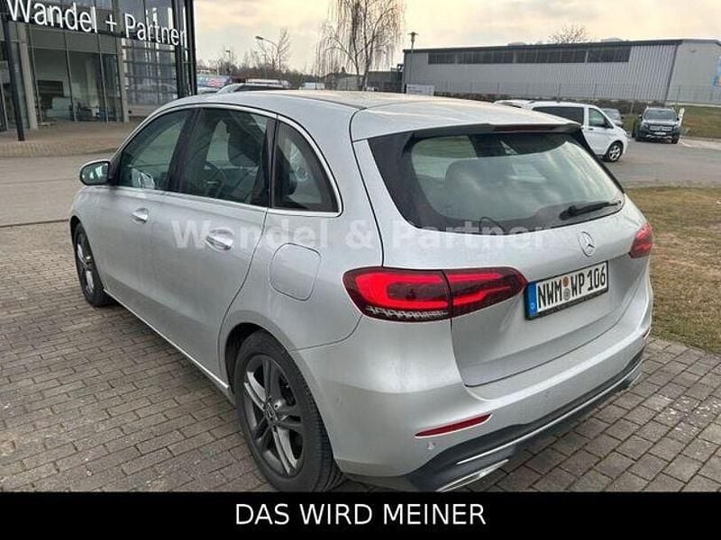 Usado Mercedes B200 163 HP (119 kW) 2020 Prateado Monovolume