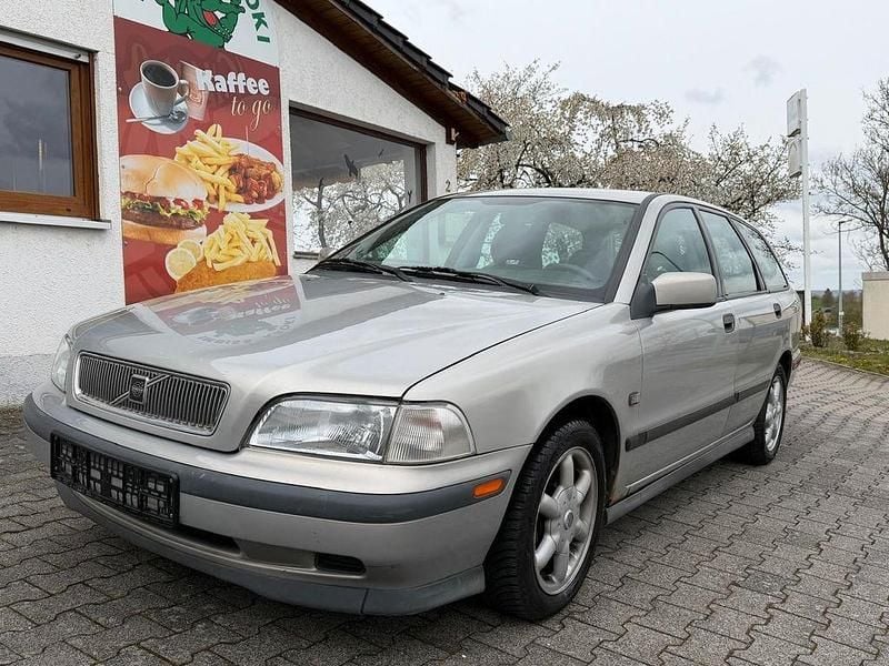 Gebraucht Volvo V40 140 PS (102 kW) 1997 Silber Kombi