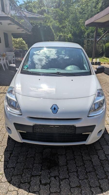 Weiß Gebraucht 2012 Renault Clio IV Kleinwagen | 3.990 € (Guter Preis) - Bild 1/4