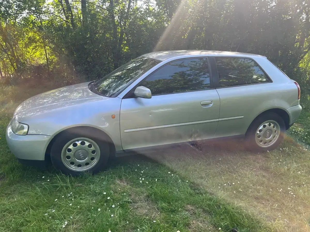 Second-hand Audi A3 101 CP (74 kW) 2000 Argintiu Hatchback