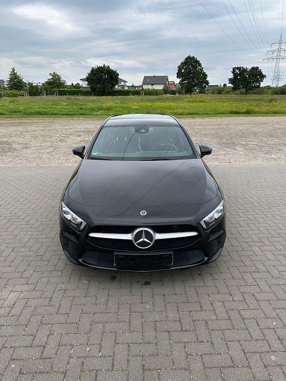 Schwarz Gebraucht 2019 Mercedes A180 Limousine | 20.900 € (Fairer Preis) - Bild 1/4