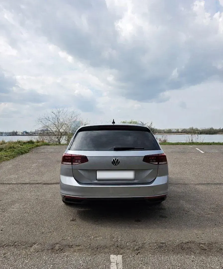 Gebraucht VW Passat 150 PS (110 kW) 2022 Silber Kombi